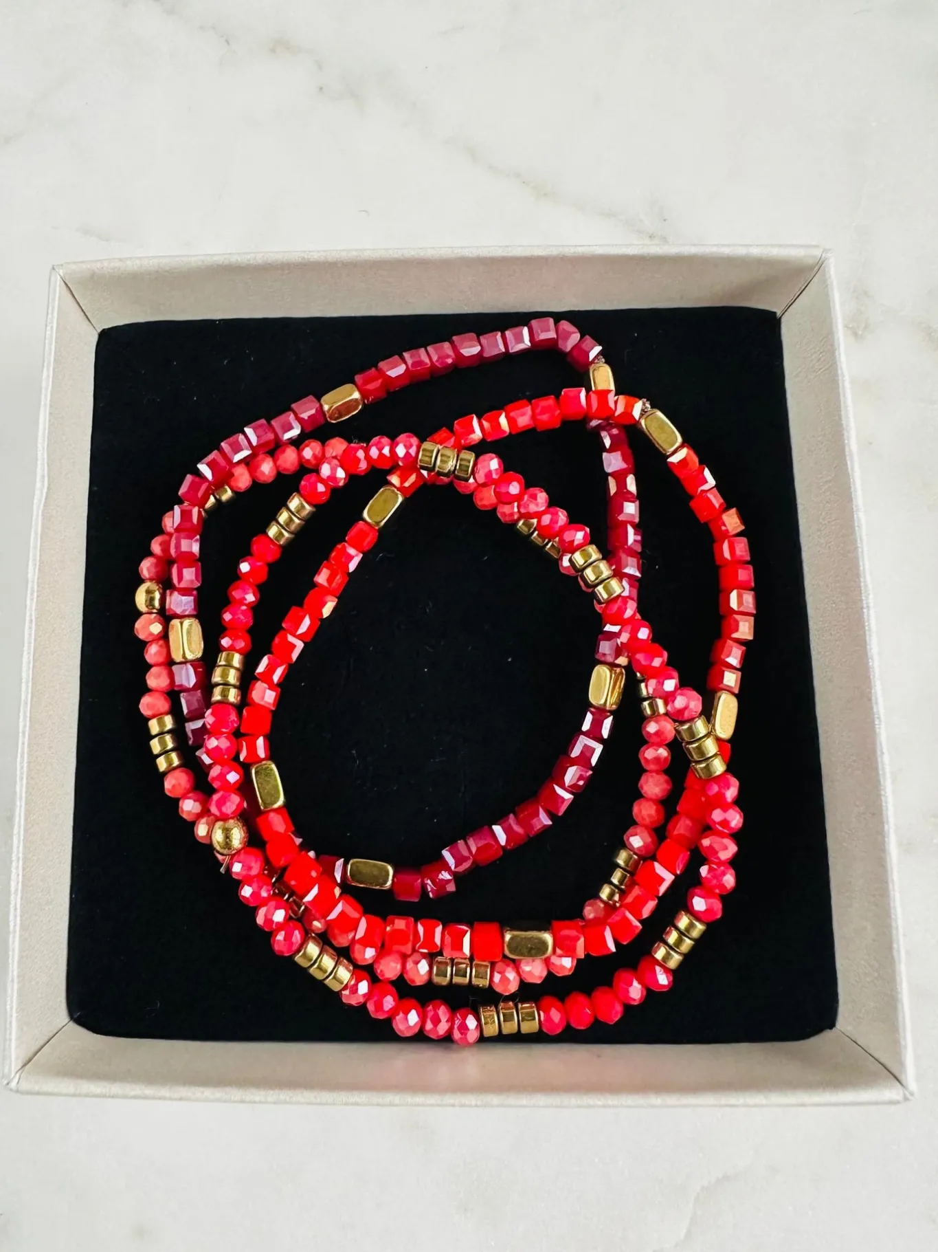 VIAMAJA Armbånd|Jul<Armbånd Merle – Red mix 1.Stk