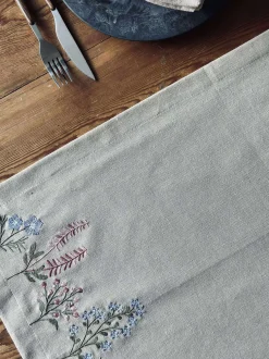 VIAMAJA Duge Og Mundservietter<Bordløber flower broderi - Hørlook