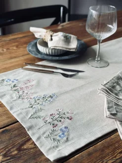 VIAMAJA Duge Og Mundservietter<Bordløber flower broderi - Hørlook