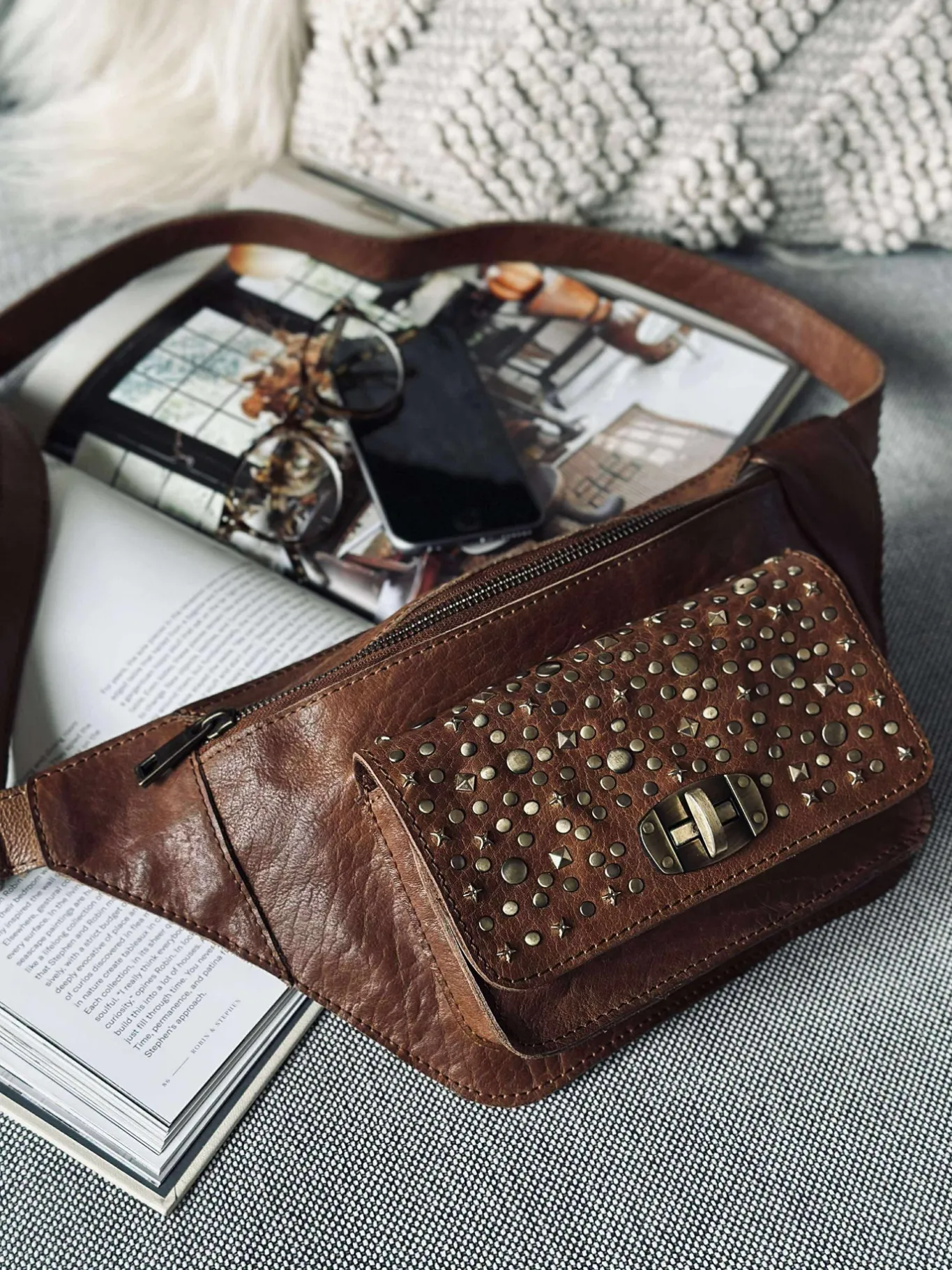 VIAMAJA Bæltetasker|Restparti<Bumbag med nitter - Cognac