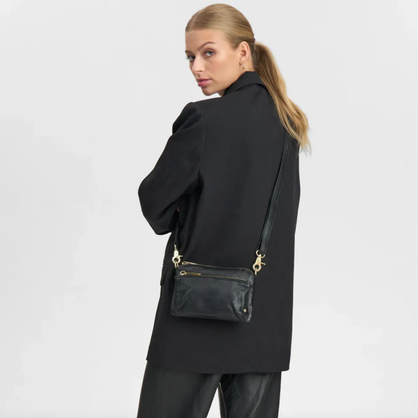 VIAMAJA Clutch<Clutch crossover - Black / gold