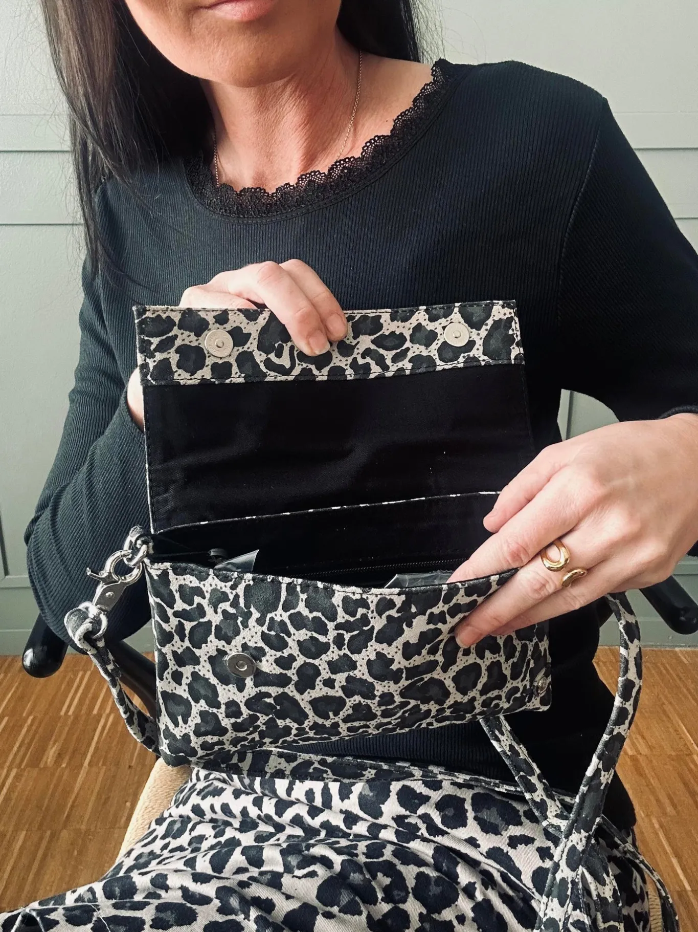 VIAMAJA Clutch|Håndtasker<Clutch Grey leopard leather