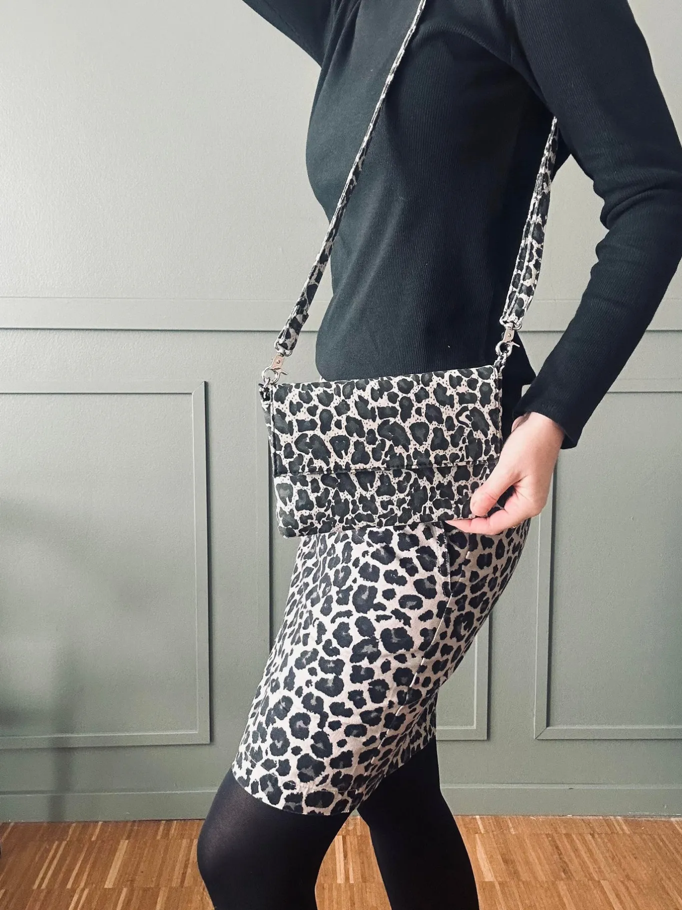 VIAMAJA Clutch|Håndtasker<Clutch Grey leopard leather
