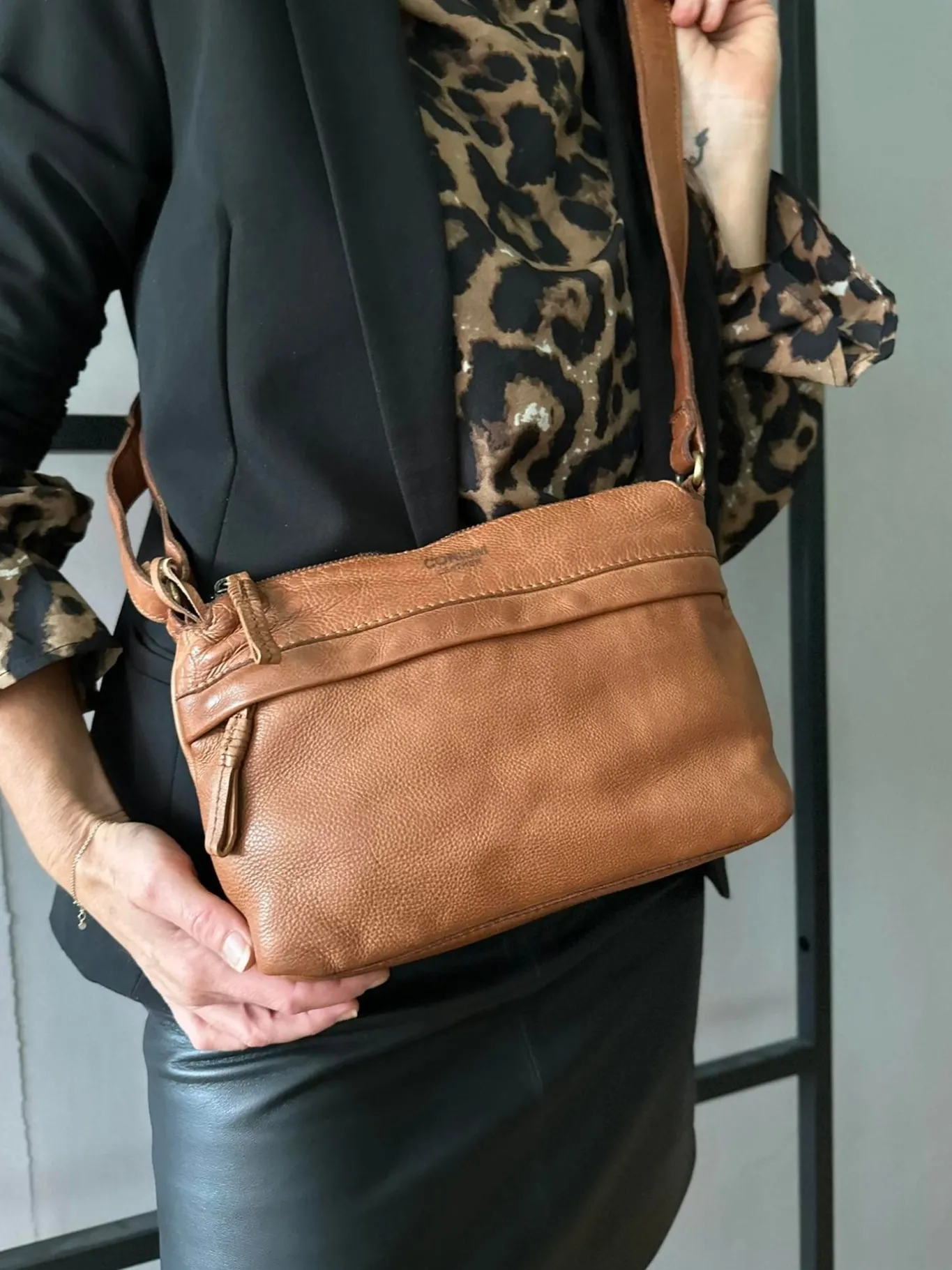 VIAMAJA Cross Body|Læder Tasker<Crossbody Raw Boheme Medium – Cognac