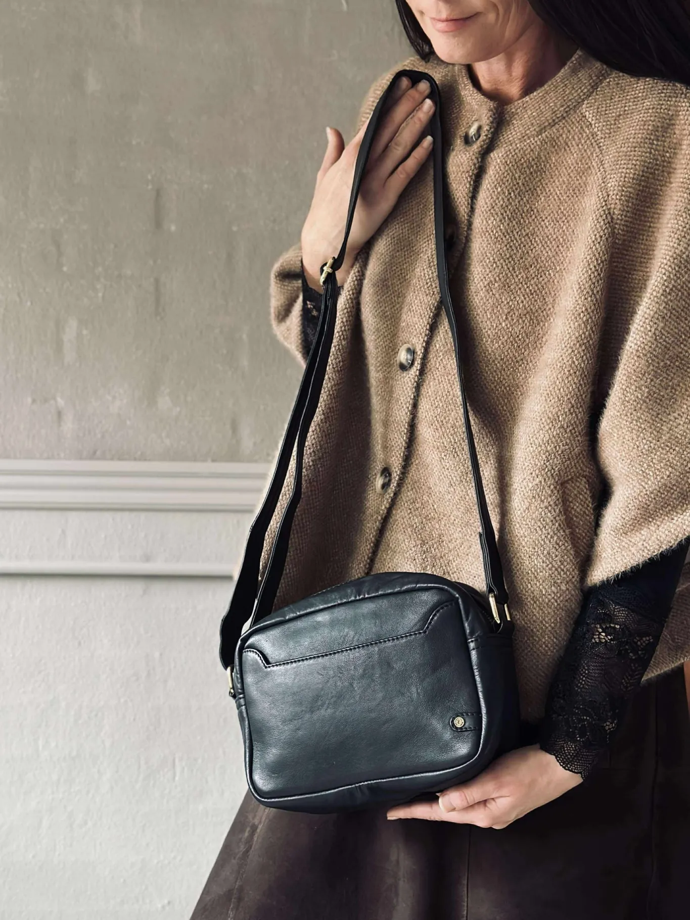 VIAMAJA Cross Body|Læder Tasker<Crossover Aya - Black / gold