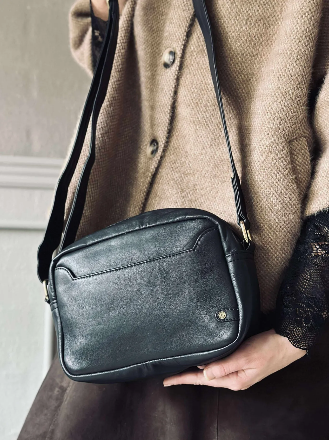 VIAMAJA Cross Body|Læder Tasker<Crossover Aya - Black / gold