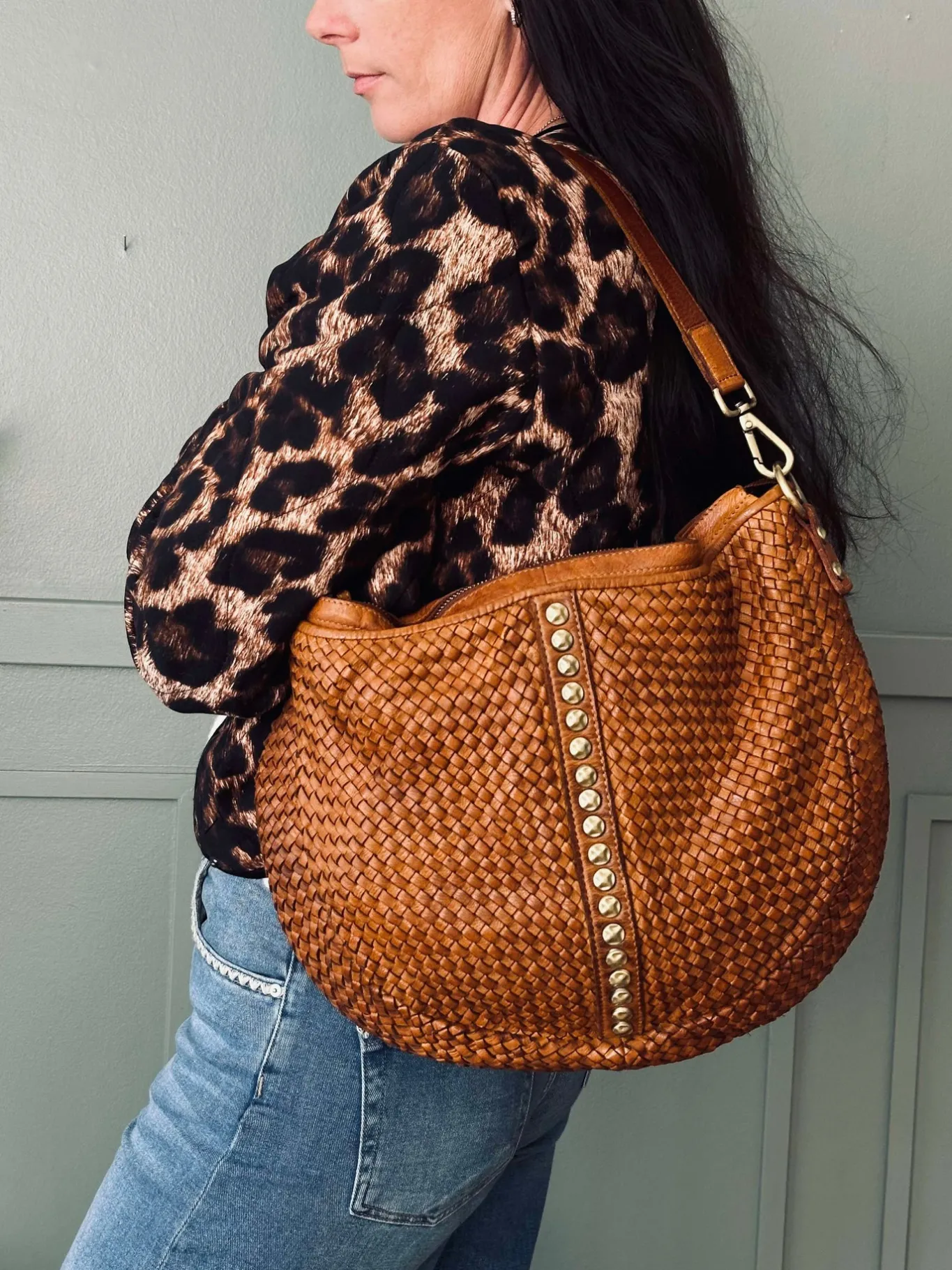 VIAMAJA Cross Body|Skuldertasker<Crossover JOMA flet og nitter - Cognac