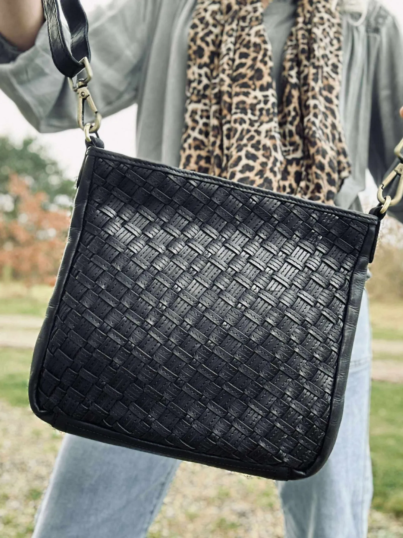 VIAMAJA Cross Body|Skuldertasker<Crossover Mika medium - Black