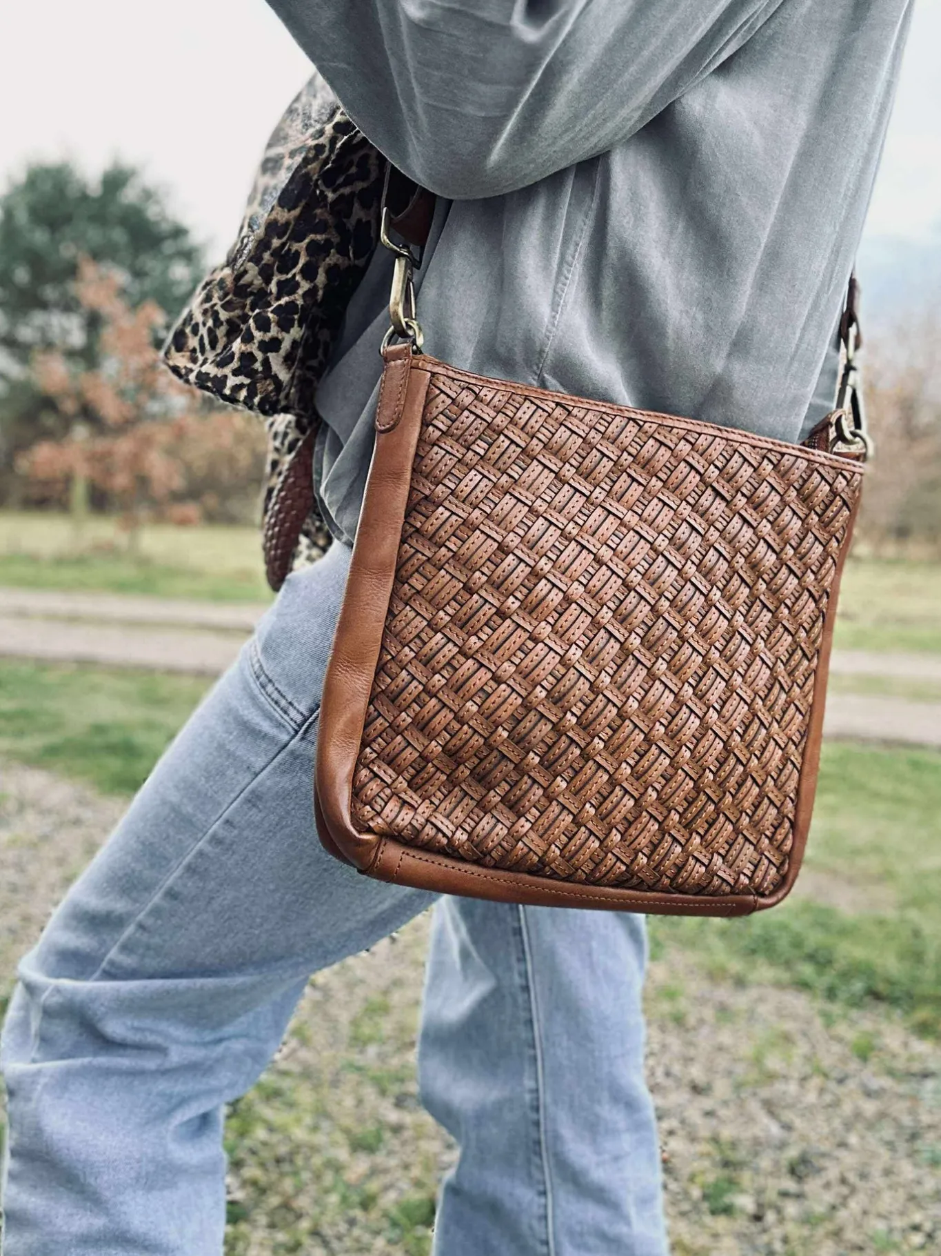 VIAMAJA Cross Body|Skuldertasker<Crossover Mika medium - Cognac