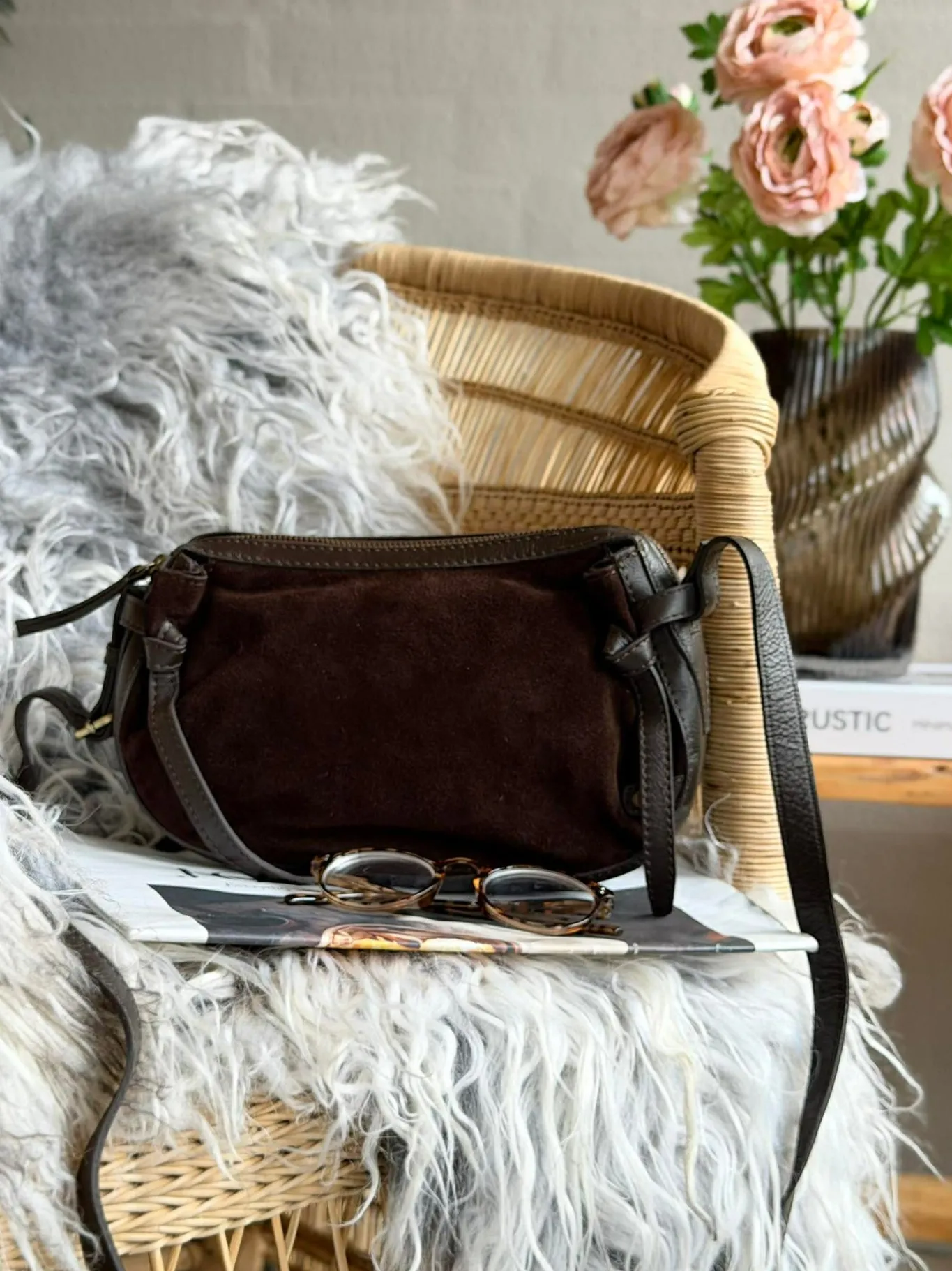 VIAMAJA Cross Body|Skuldertasker<Crossover ruskind- Chocolate