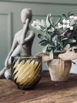 VIAMAJA Lys Og Led|Stearinlys<Duftlys i glas - AMBER DELICE