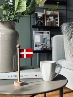 VIAMAJA Pynte Genstande|Højtider<Flag Dannebrog wood - Flere størrelser