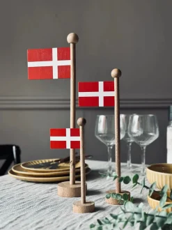 VIAMAJA Pynte Genstande|Højtider<Flag Dannebrog wood - Flere størrelser