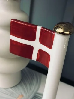 VIAMAJA Pynte Genstande|Højtider<Flag keramik – Dannebrog m. Rosa fod