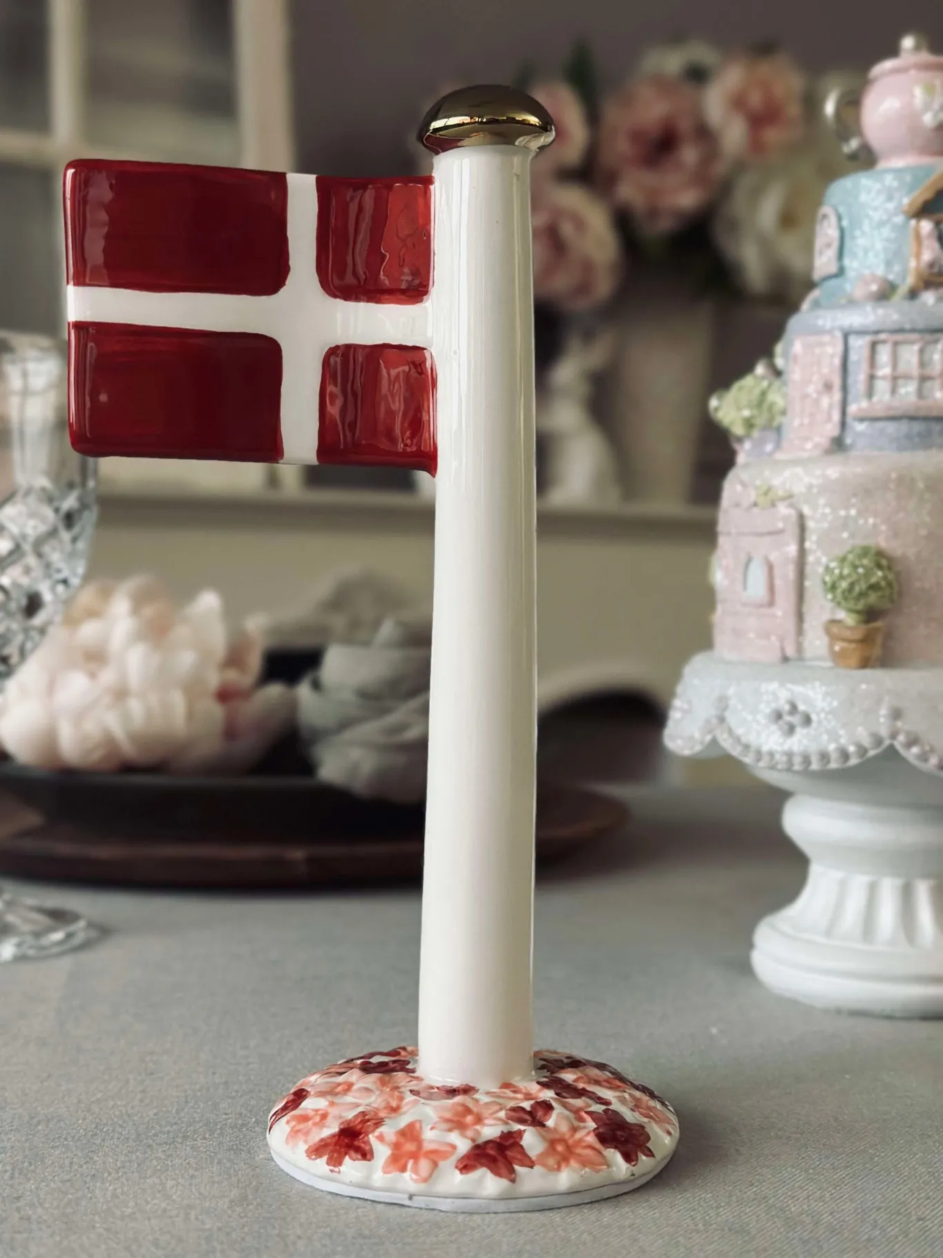 VIAMAJA Pynte Genstande|Højtider<Flag keramik – Dannebrog m. Rosa fod