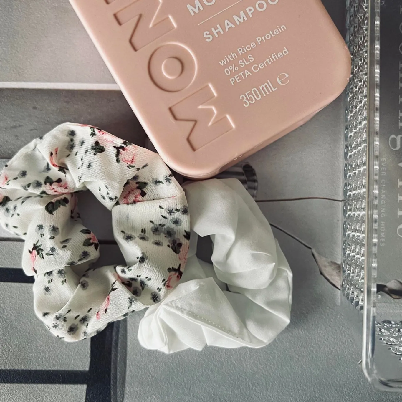 VIAMAJA Hår Accessories<Hårelastikker scrunchie 2 stk - Hvid mix