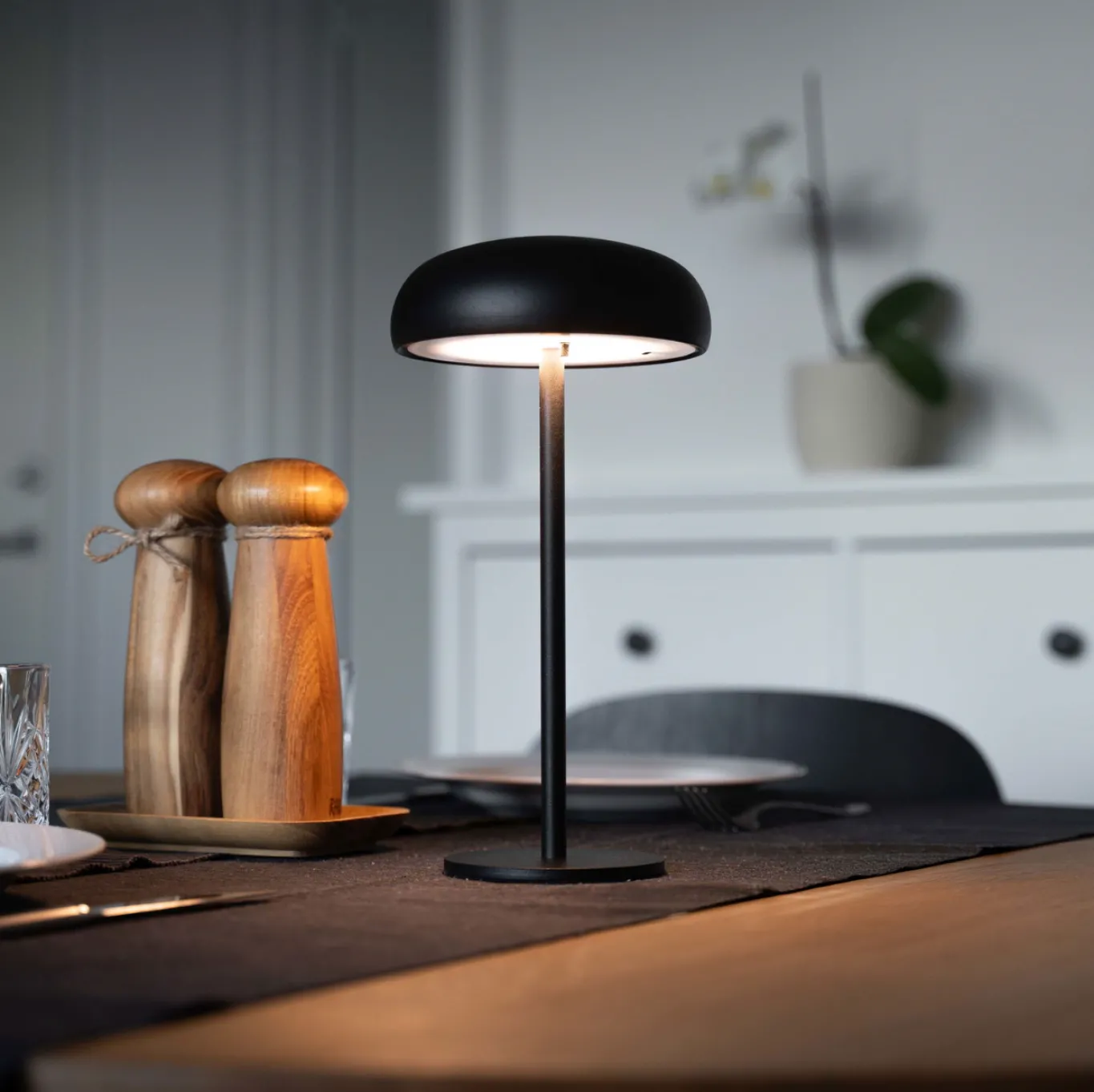 VIAMAJA Lys Og Led|Led Lamper<Isolde LED touch bordlampe. Sort/Beige
