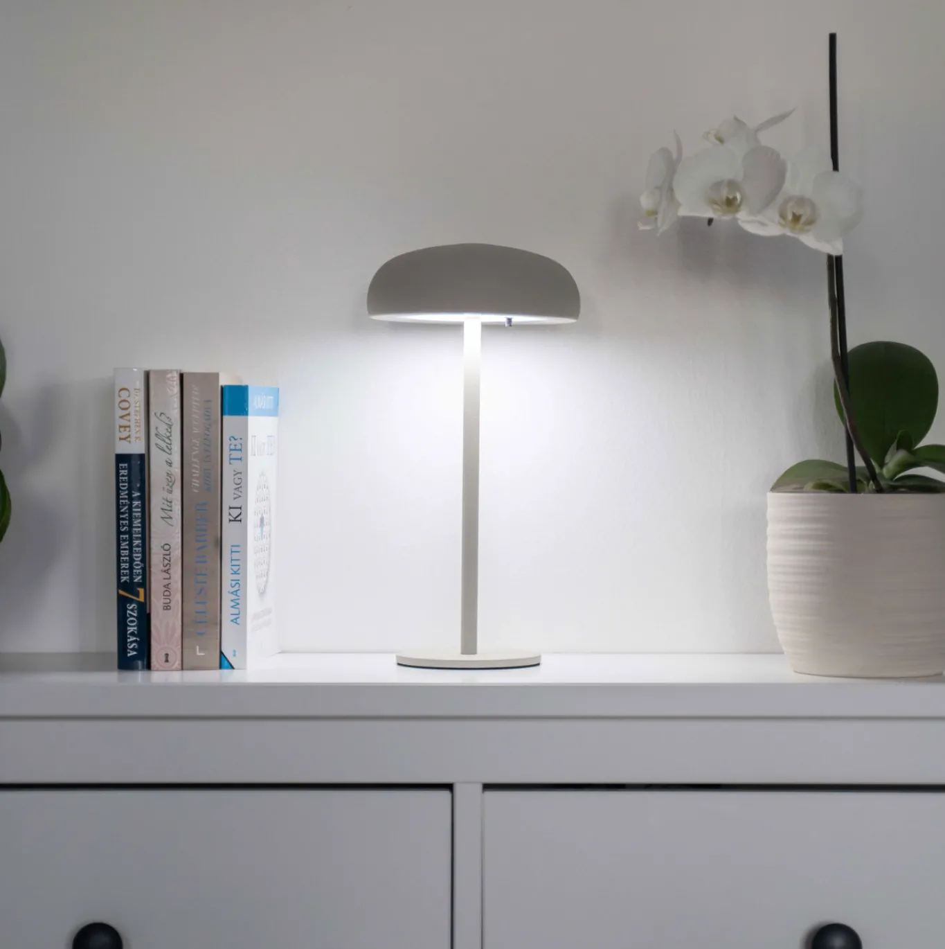 VIAMAJA Lys Og Led|Led Lamper<Isolde LED touch bordlampe. Sort/Beige