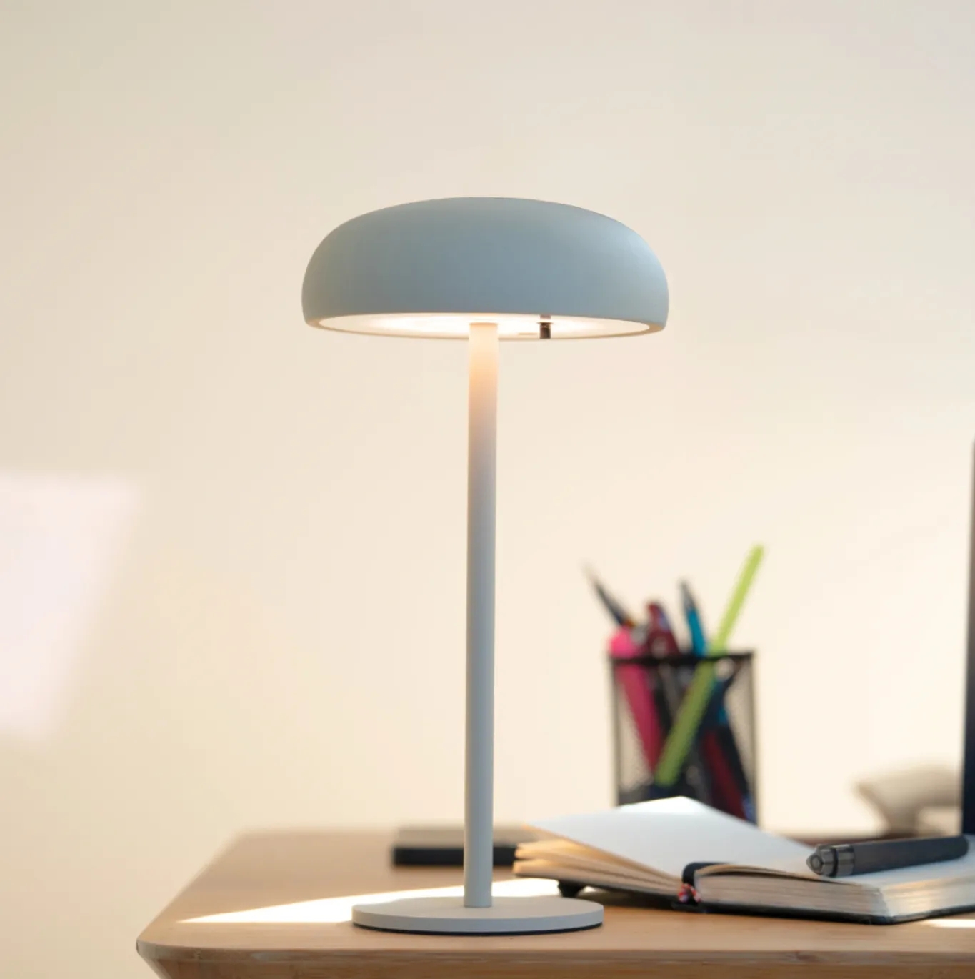 VIAMAJA Lys Og Led|Led Lamper<Isolde LED touch bordlampe. Sort/Beige