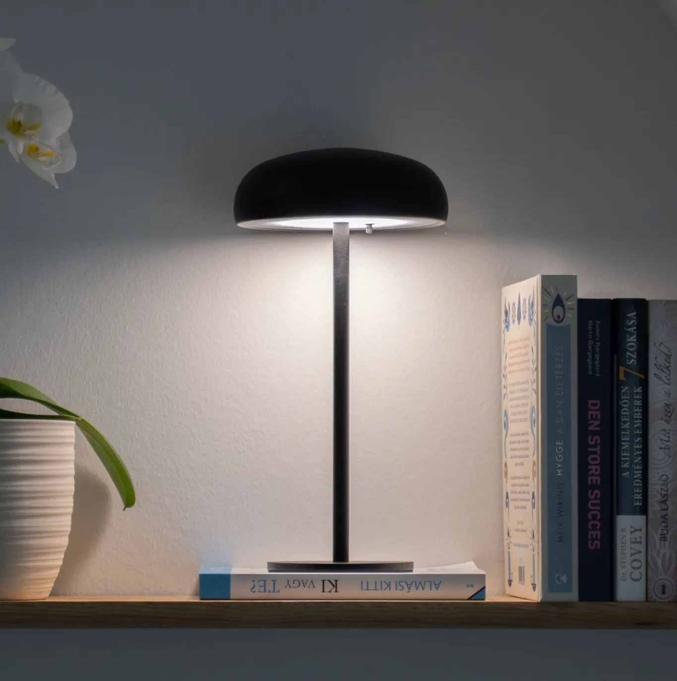 VIAMAJA Lys Og Led|Led Lamper<Isolde LED touch bordlampe. Sort/Beige