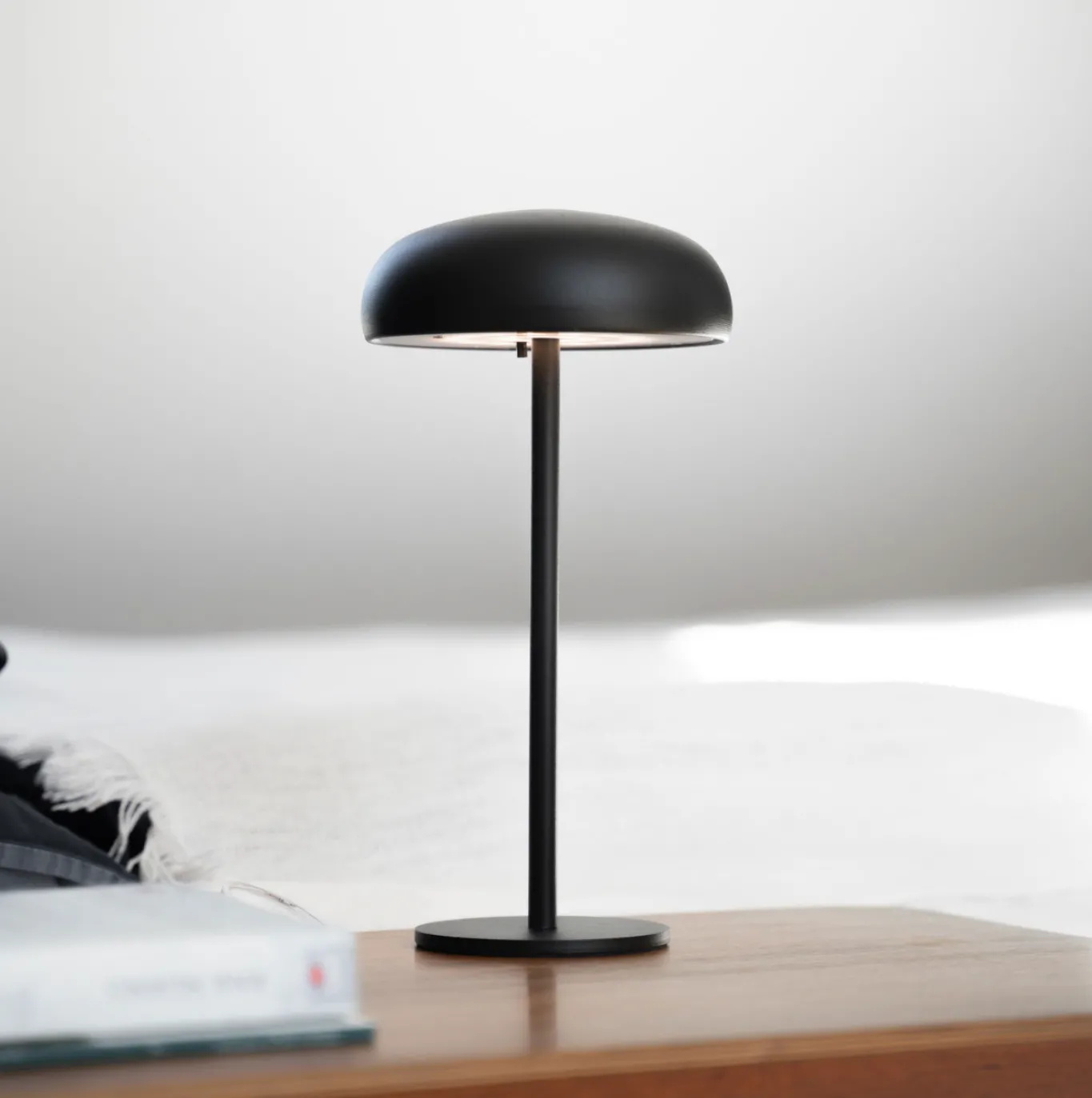 VIAMAJA Lys Og Led|Led Lamper<Isolde LED touch bordlampe. Sort/Beige