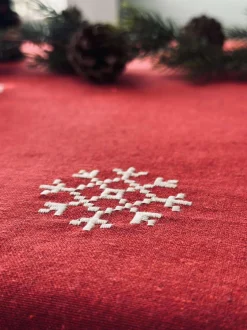 VIAMAJA Duge Og Mundservietter|Jul<Juledug Rød JUL med broderi - Flere størrelser