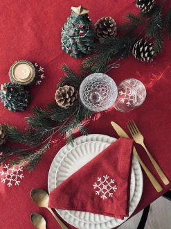 VIAMAJA Duge Og Mundservietter|Jul<Juledug Rød JUL med broderi - Flere størrelser