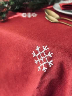 VIAMAJA Duge Og Mundservietter|Jul<Juledug Rød JUL med broderi - Flere størrelser