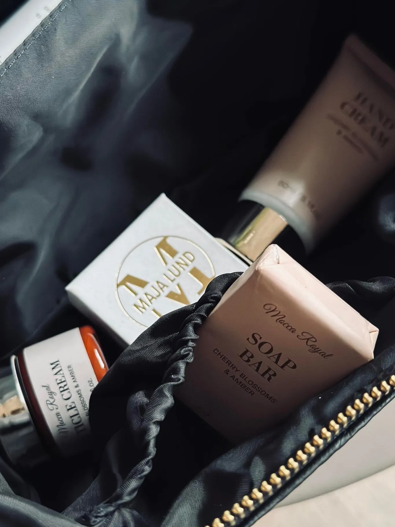 VIAMAJA Toilettasker<Klassisk kosmetiktaske - Black / gold