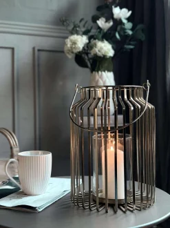 VIAMAJA Lysestager|Interiør<Lanterne med glas - Gold 29cm
