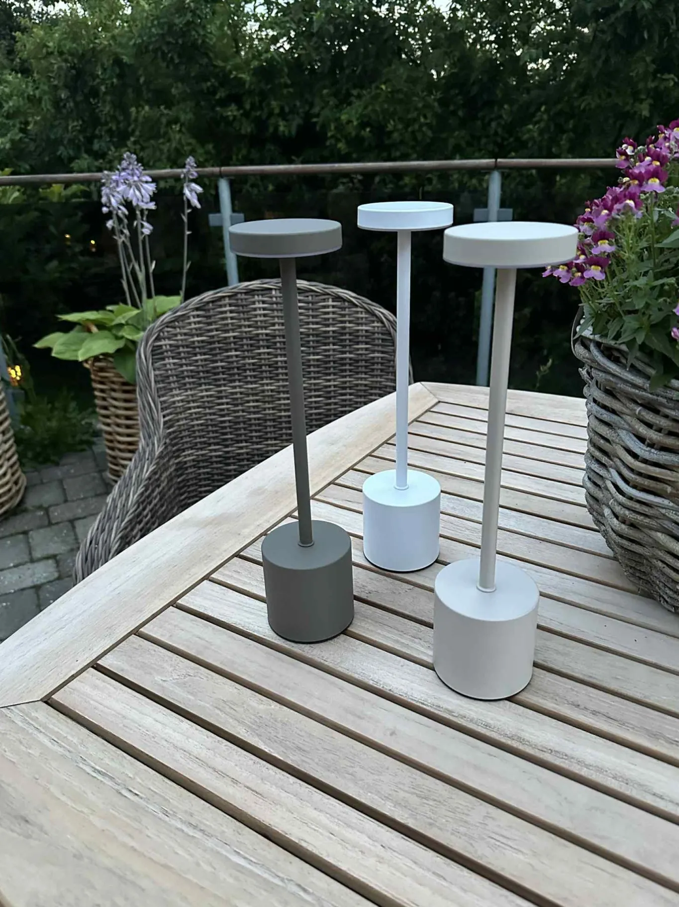 VIAMAJA Lys Og Led|Led Lamper<LED bordlampe KELLY Hvid - genopladelig