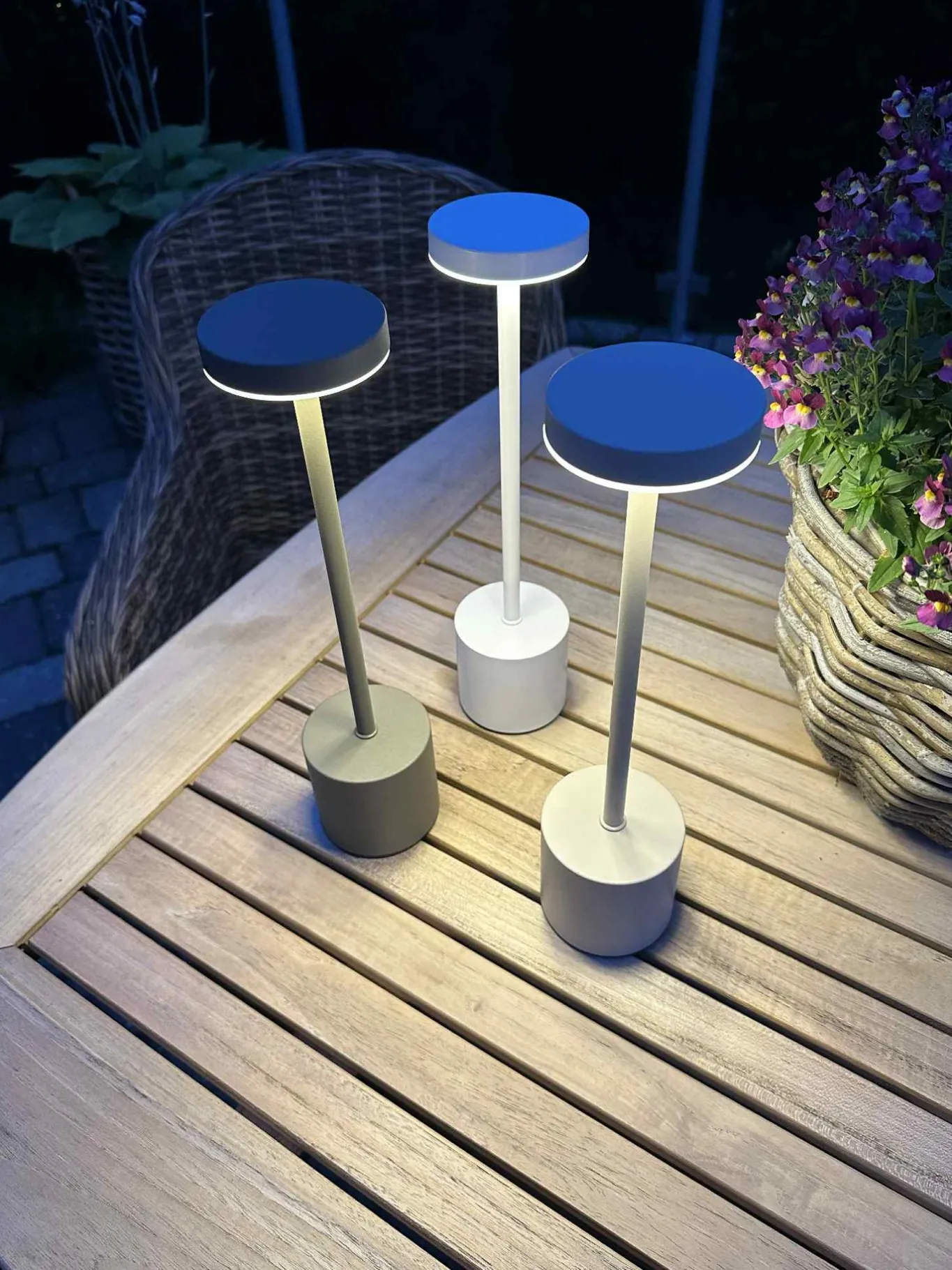 VIAMAJA Lys Og Led|Led Lamper<LED bordlampe KELLY Hvid - genopladelig
