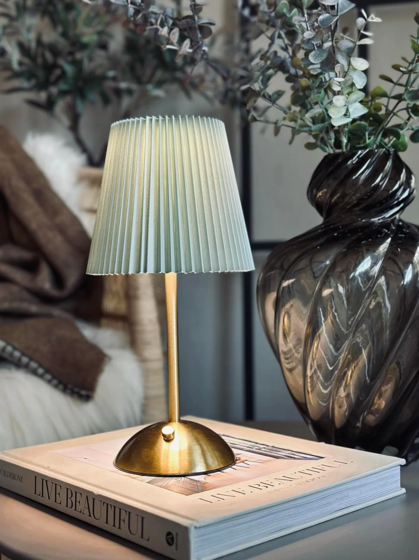 VIAMAJA Lys Og Led|Led Lamper<LED bordlampe Large Plisse´ - genopladelig