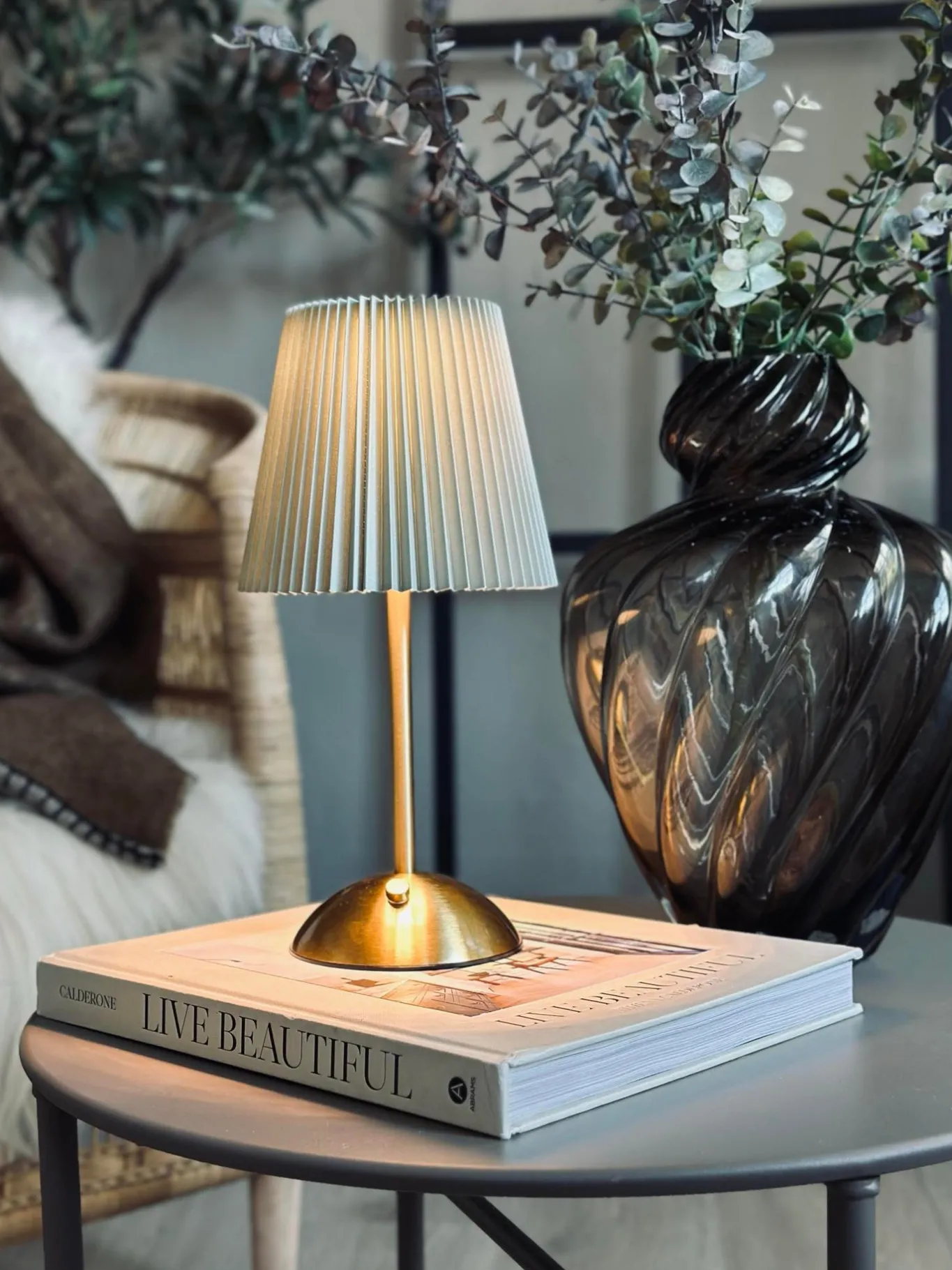 VIAMAJA Lys Og Led|Led Lamper<LED bordlampe Large Plisse´ - genopladelig