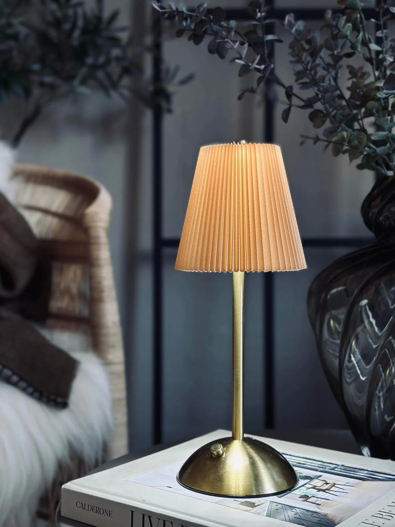 VIAMAJA Lys Og Led|Led Lamper<LED bordlampe Plisse´ beige - genopladelig