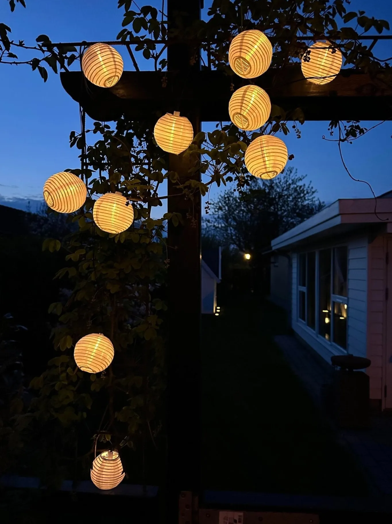 VIAMAJA Lys Og Led|Udendørs Led<Led solcelle lyskæde, 10 hvide kugler