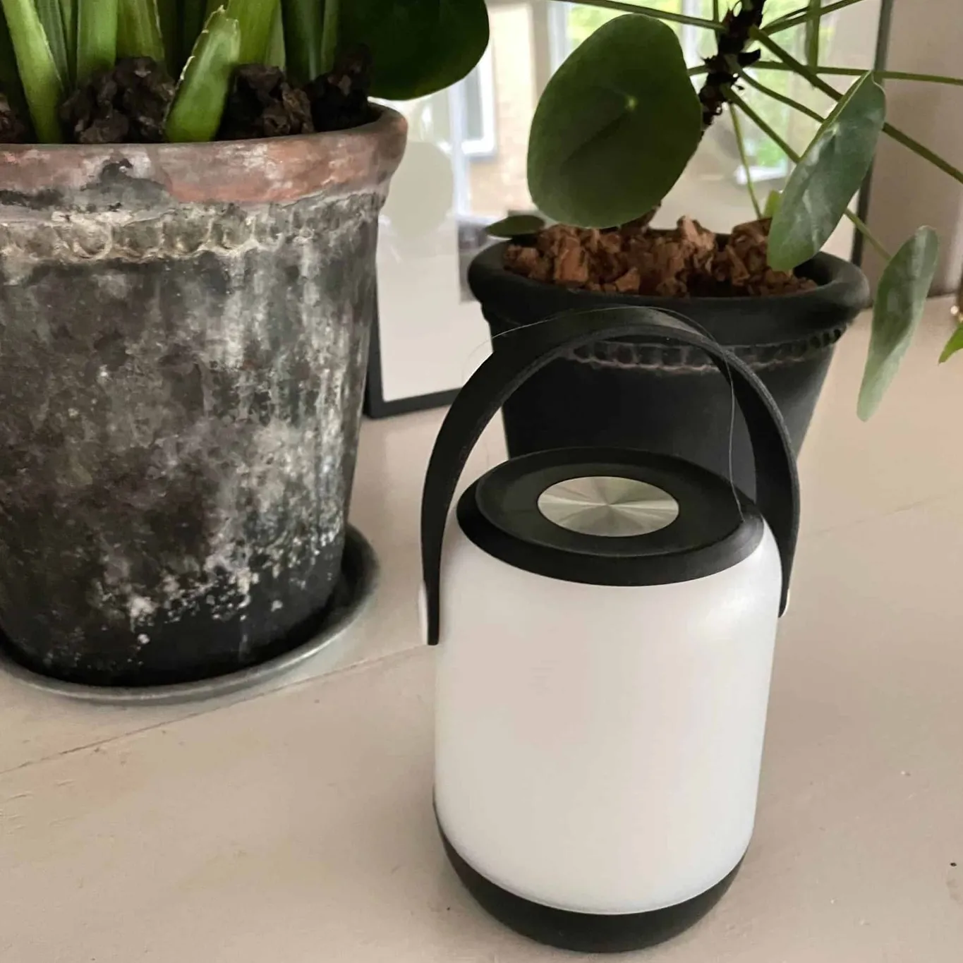 VIAMAJA Lys Og Led|Udendørs Led<LED touch lanterne med strop