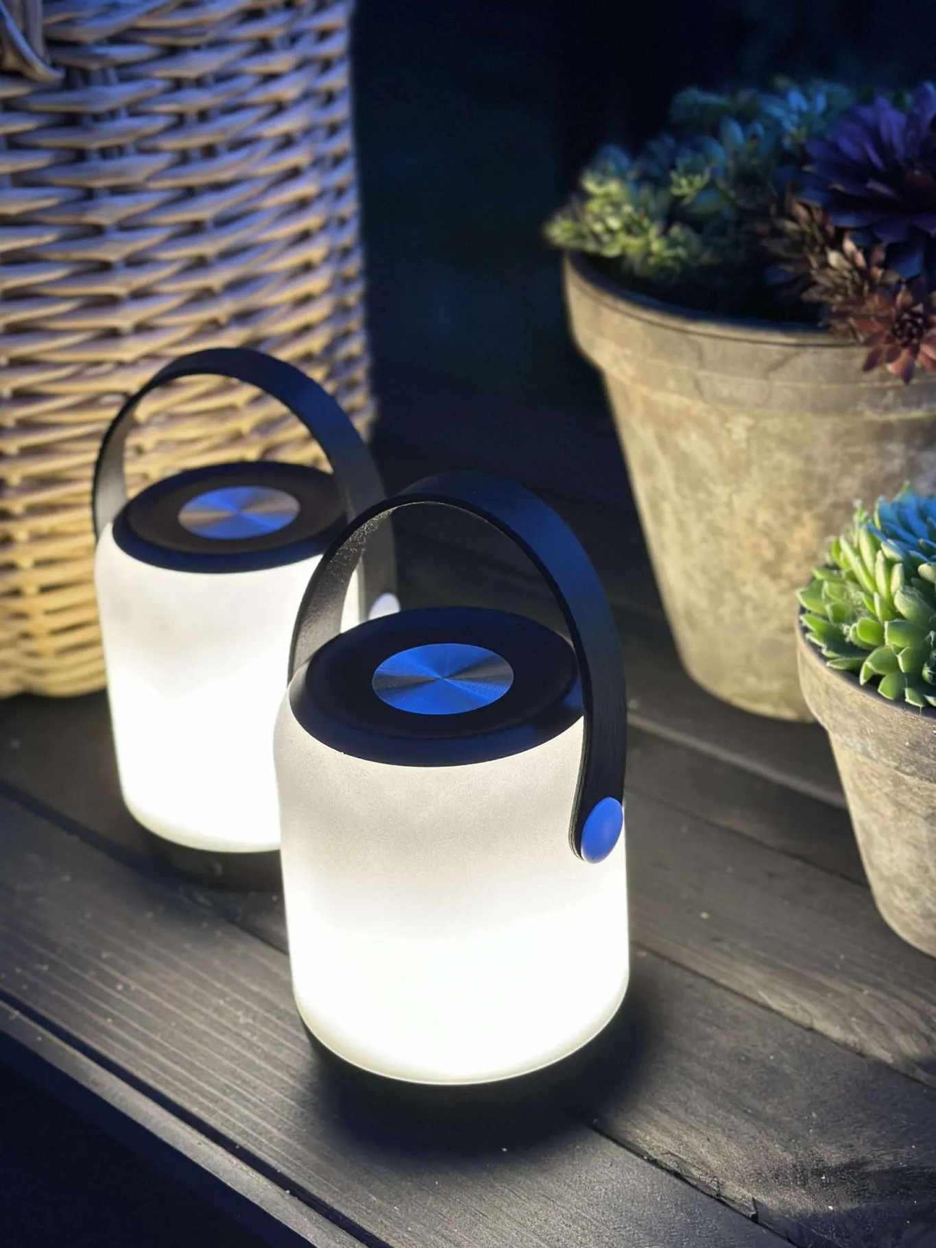 VIAMAJA Lys Og Led|Udendørs Led<LED touch lanterne med strop