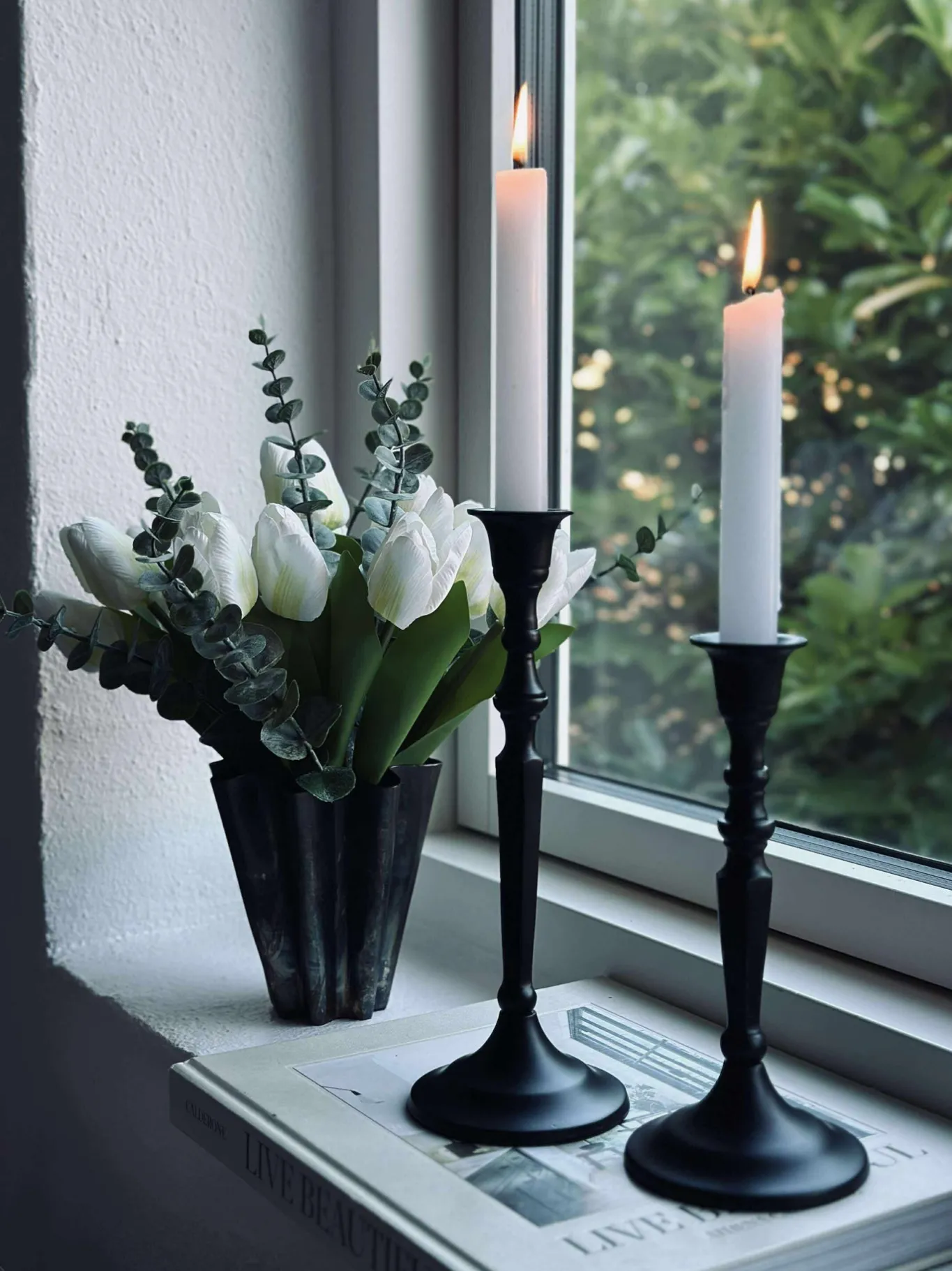 VIAMAJA Lysestager<Lysestage kantet Alu sort