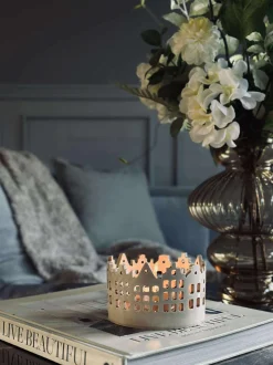VIAMAJA Lysestager|Lyshuse<Lysestage med huse
