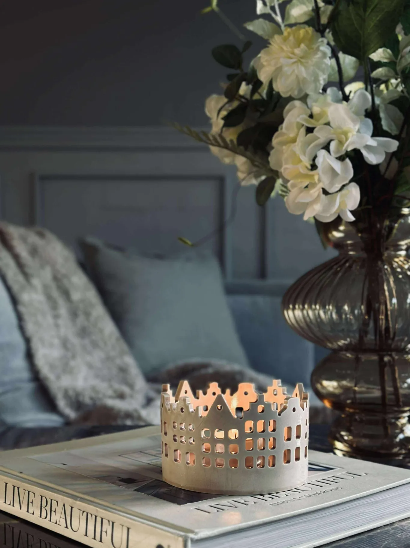 VIAMAJA Lysestager|Lyshuse<Lysestage med huse