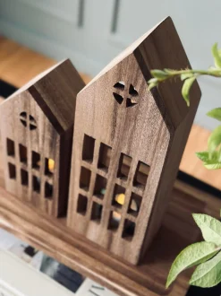 VIAMAJA Lysestager|Lyshuse<Lyshus Wood - Small