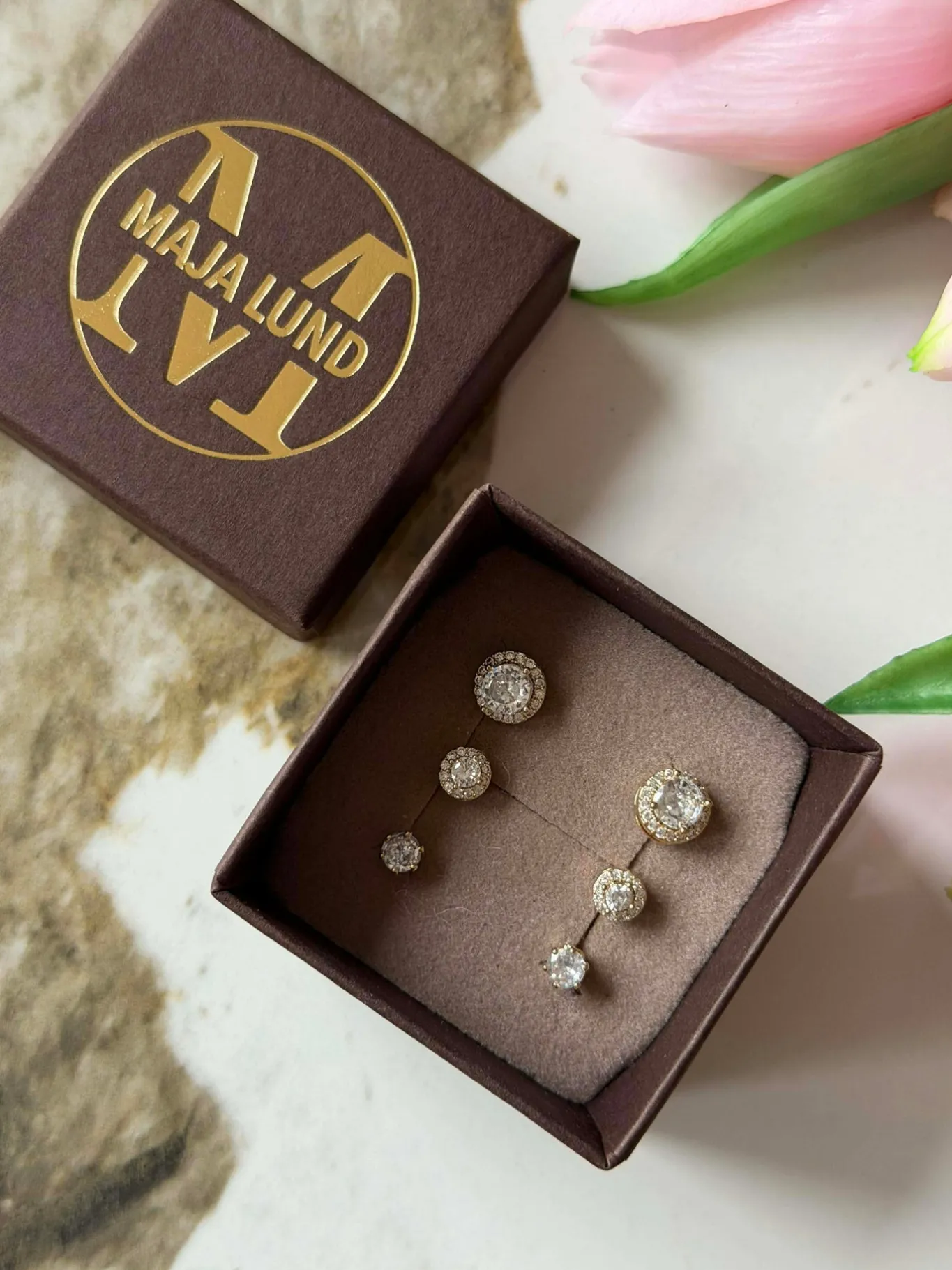 VIAMAJA Ørestikker<Mix box med 6 øreringe - Bea 18k forgyldt