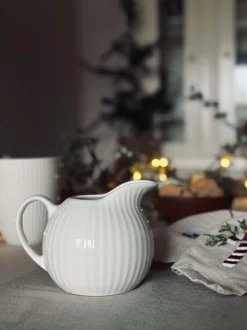 VIAMAJA Porcelæn Og Stentøj|Kander Og Karafler<Mælkekande Riflet - Porcelæn