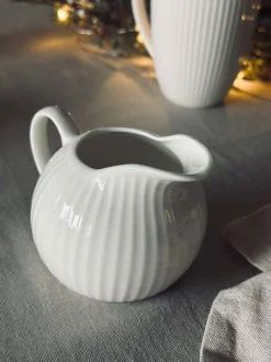 VIAMAJA Porcelæn Og Stentøj|Kander Og Karafler<Mælkekande Riflet - Porcelæn