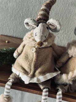VIAMAJA Jul<Nissemus - Siddende Pige