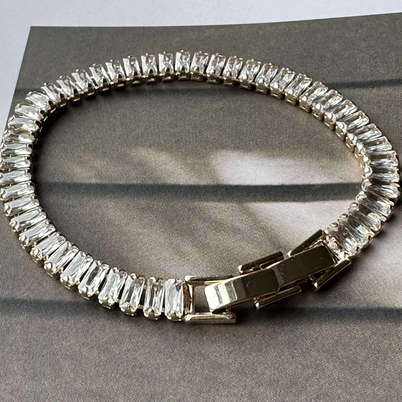 VIAMAJA Armbånd<Tennisarmbånd Thelma med zirkoner - guldbelagt