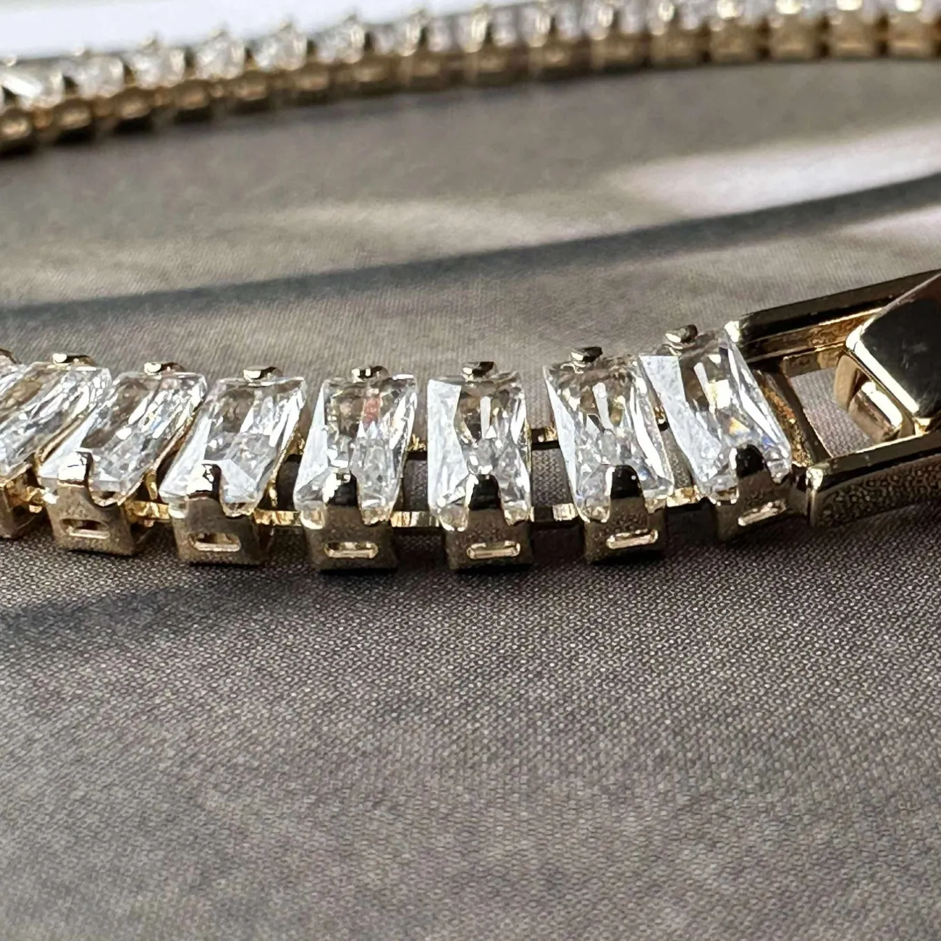 VIAMAJA Armbånd<Tennisarmbånd Thelma med zirkoner - guldbelagt