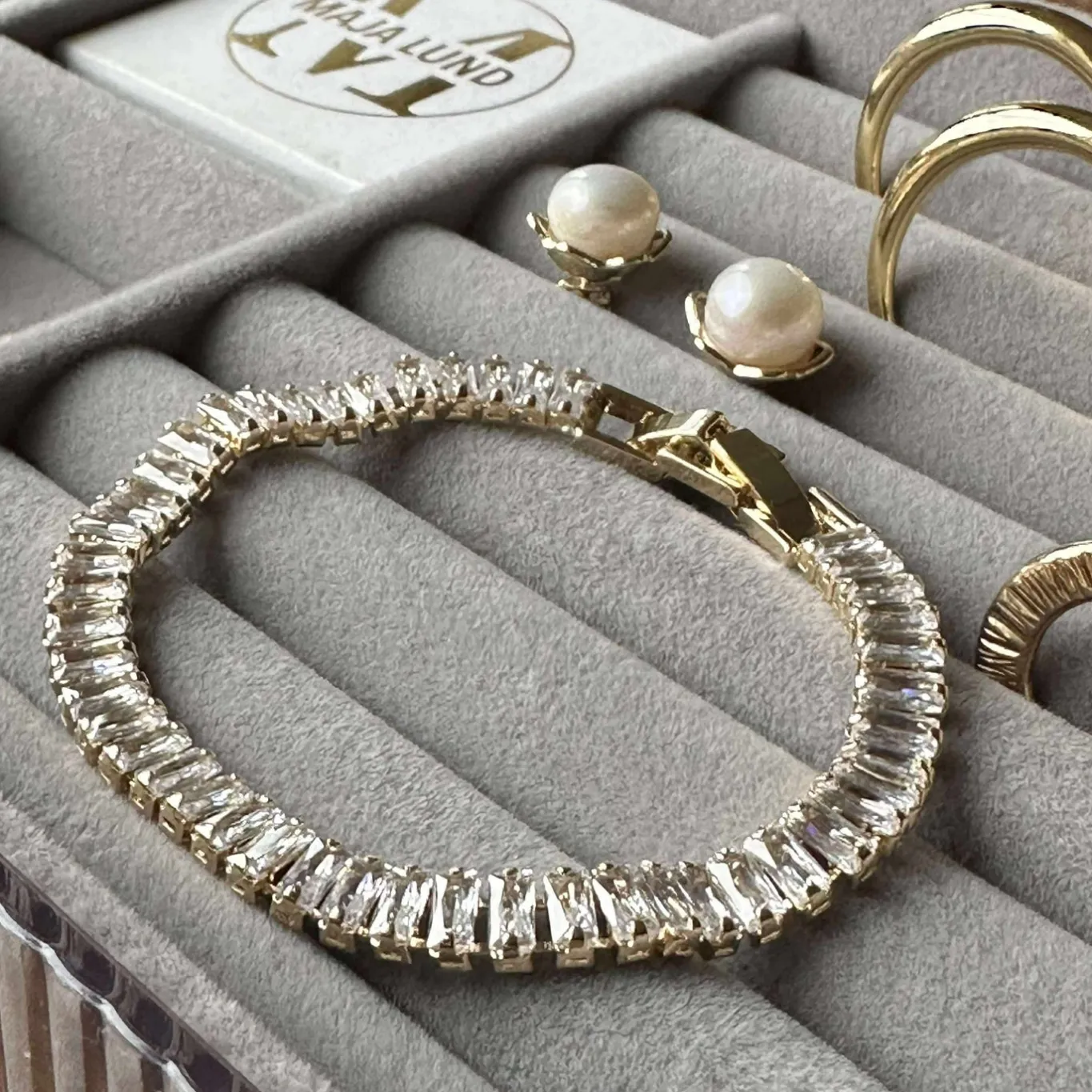 VIAMAJA Armbånd<Tennisarmbånd Thelma med zirkoner - guldbelagt