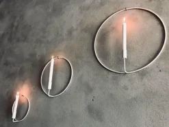 VIAMAJA Lysestager<Cirkel stage – Hvid – Ø 30 cm